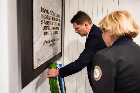 Polaganje cvetja k spomeniku Rudolfa Maistra (4)